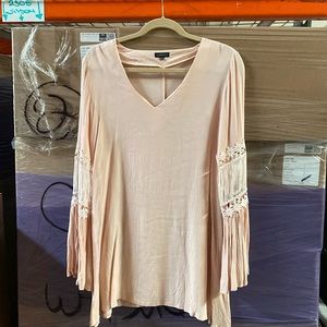 A cute peach dress. M/L perfect for Easter and Springtime…